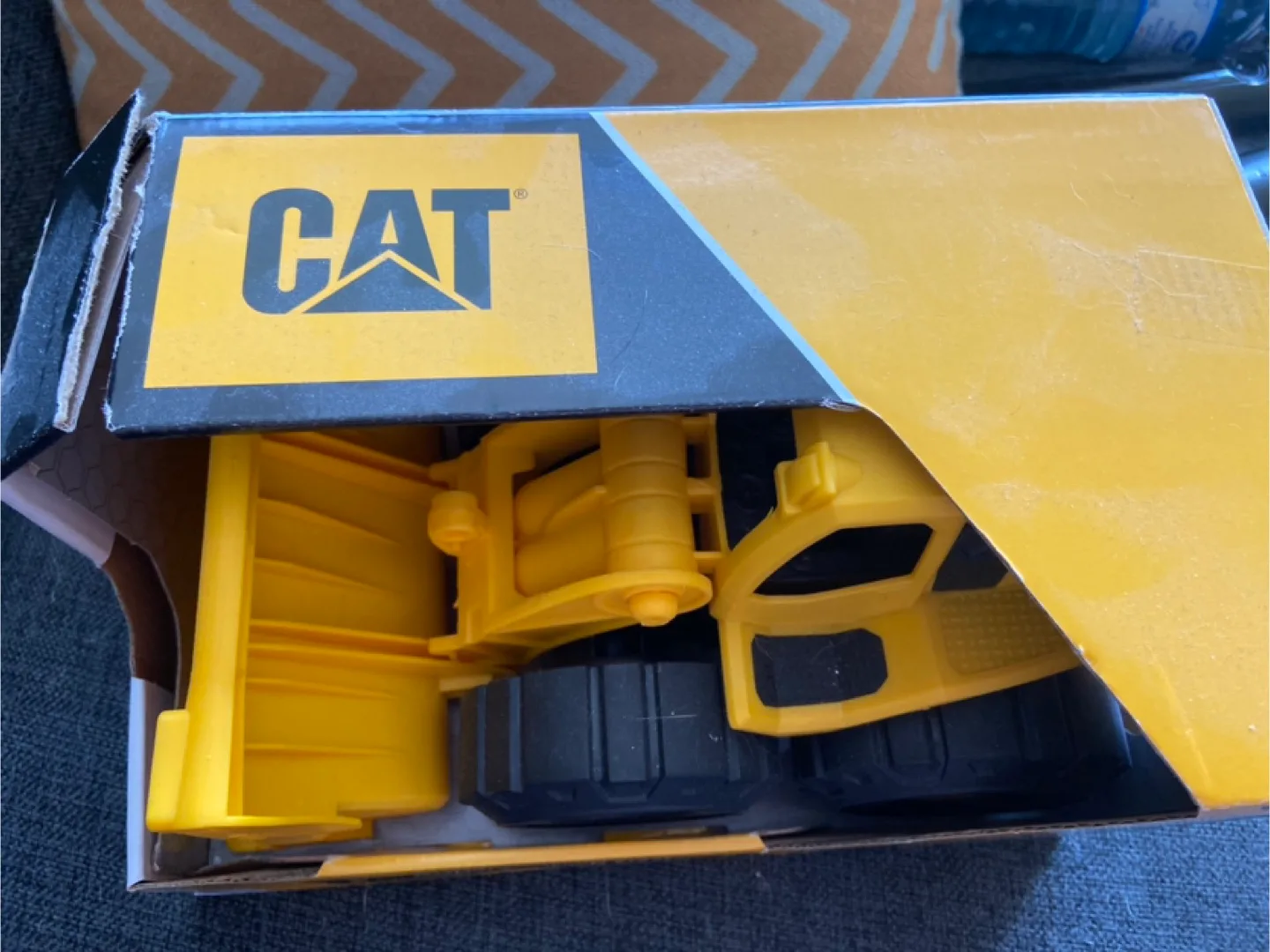 CAT Construction Fleet Wheel Loader, New in Box image indicator(2)