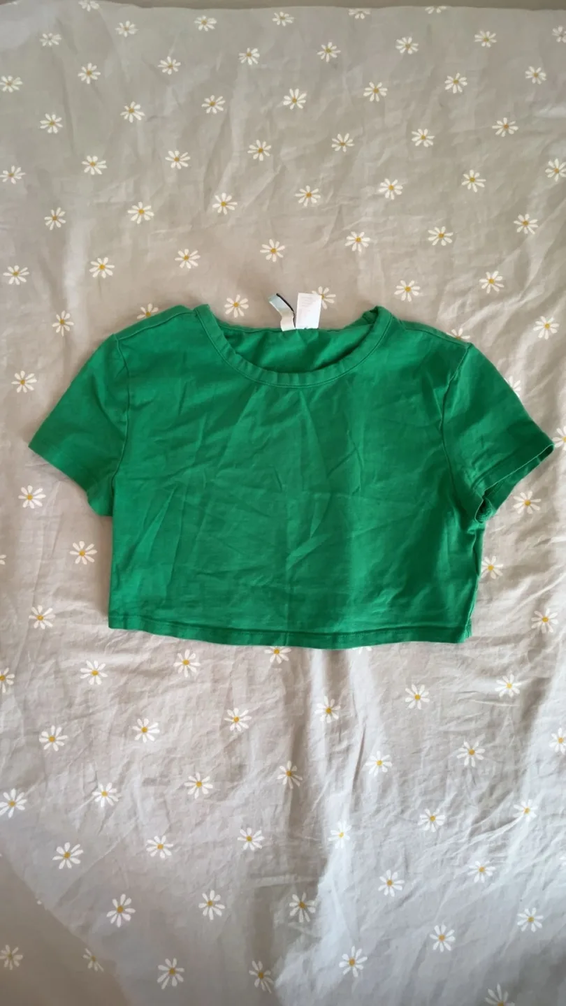 H&M Ultra Crop Top thumbnail