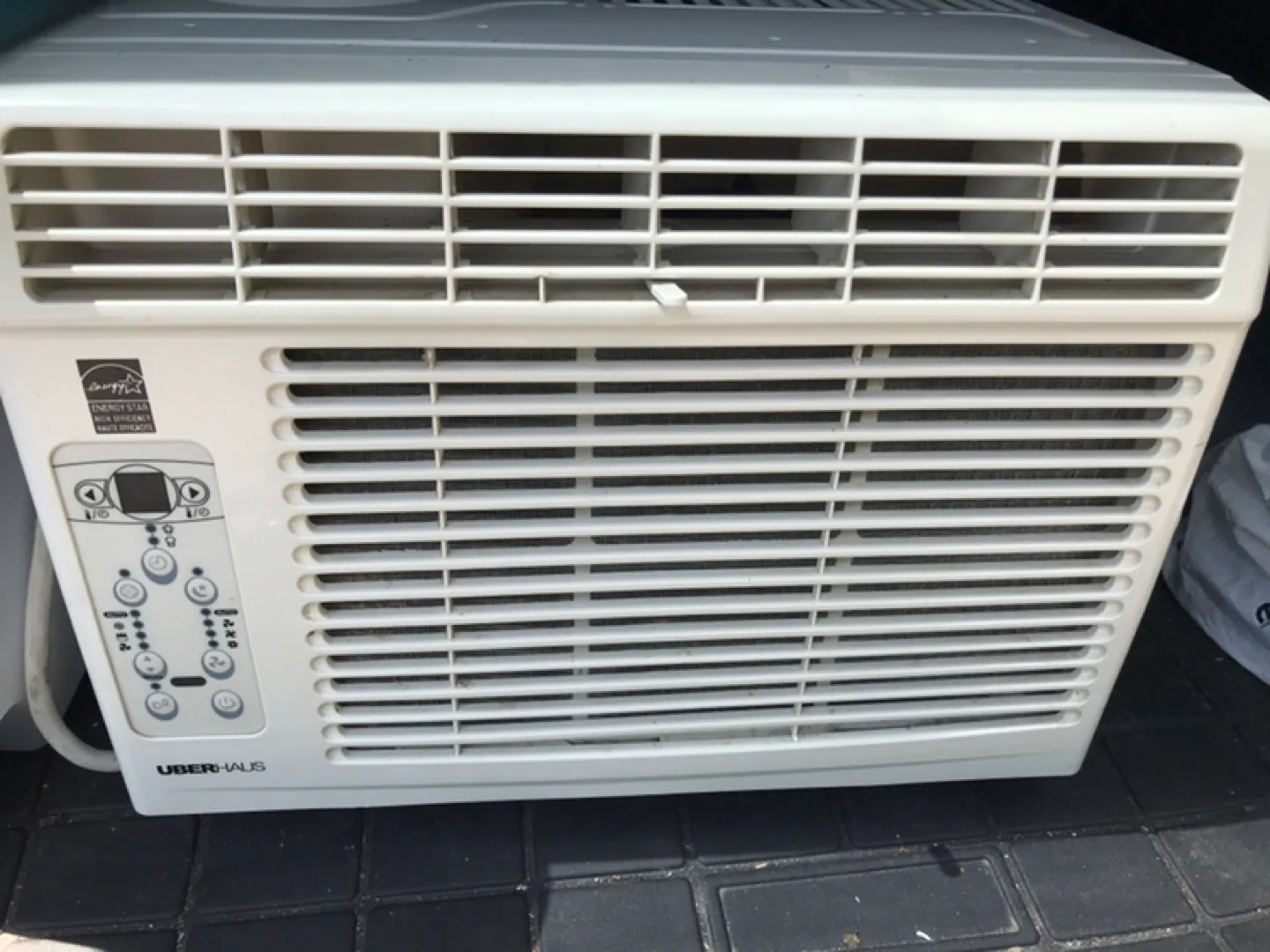 Like new Air Conditioner 6000 btu thumbnail
