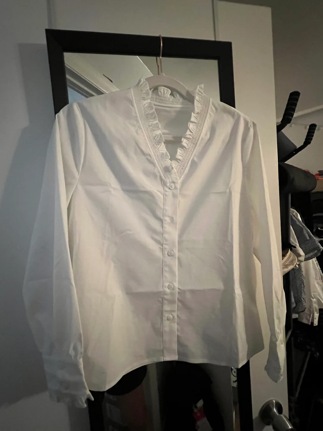 White Long Sleeve Button-Down Shirt (L) thumbnail