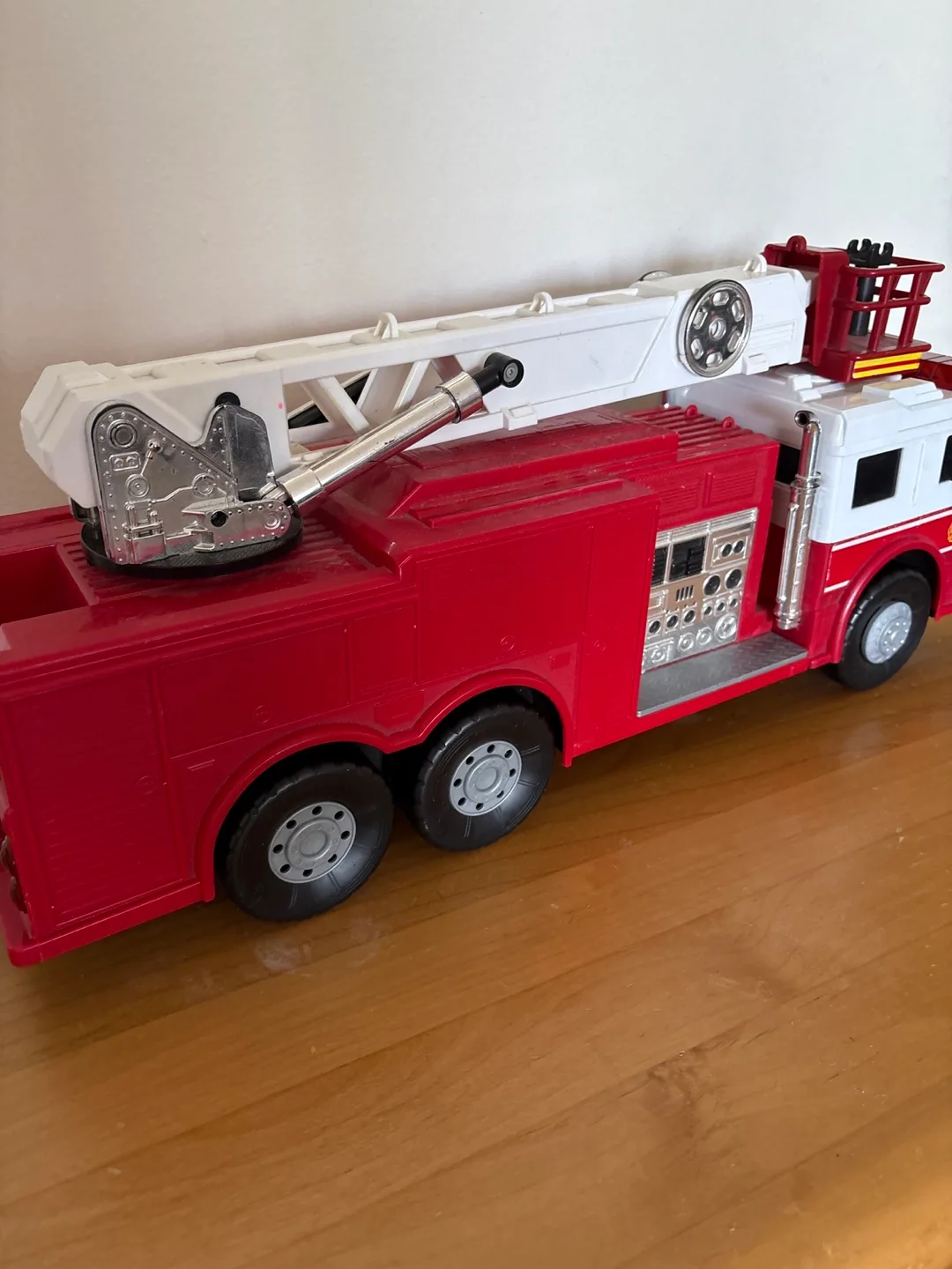 Toy Firetruck with Extendable Ladder thumbnail