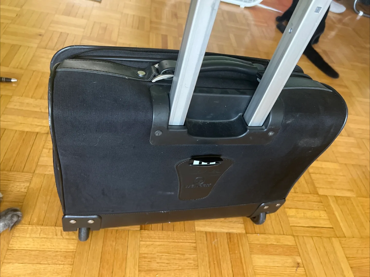 Swissgear Rolling Carry-on Suitcase image indicator(2)