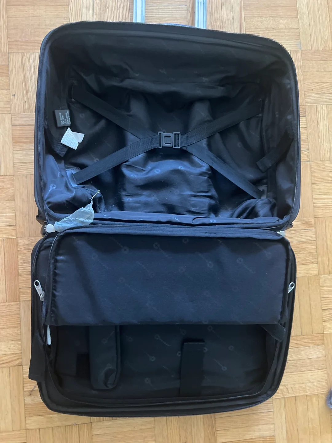 Swissgear Rolling Carry-on Suitcase image indicator(3)