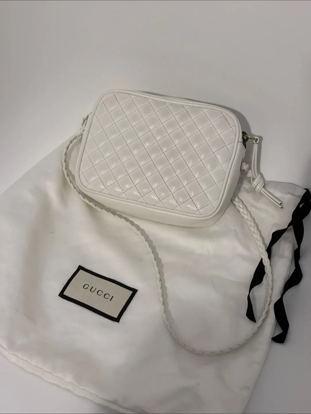 Gucci White Quilted Leather Crossbody Bag image indicator(3)
