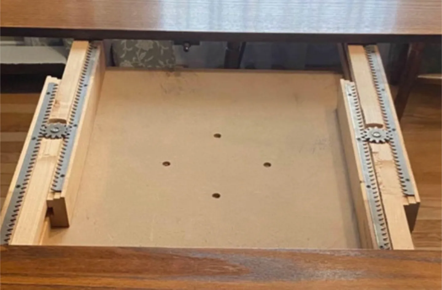 Oak Dining Table image indicator(2)