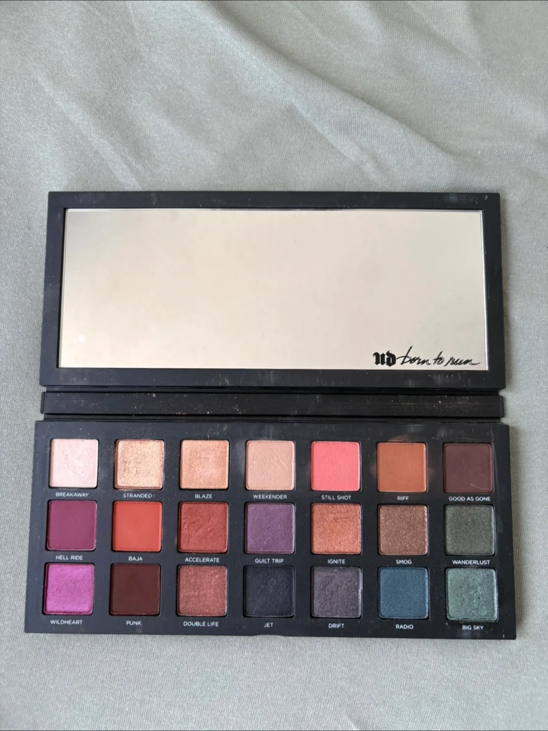Urban Decay eyeshadow palette - born to run thumbnail