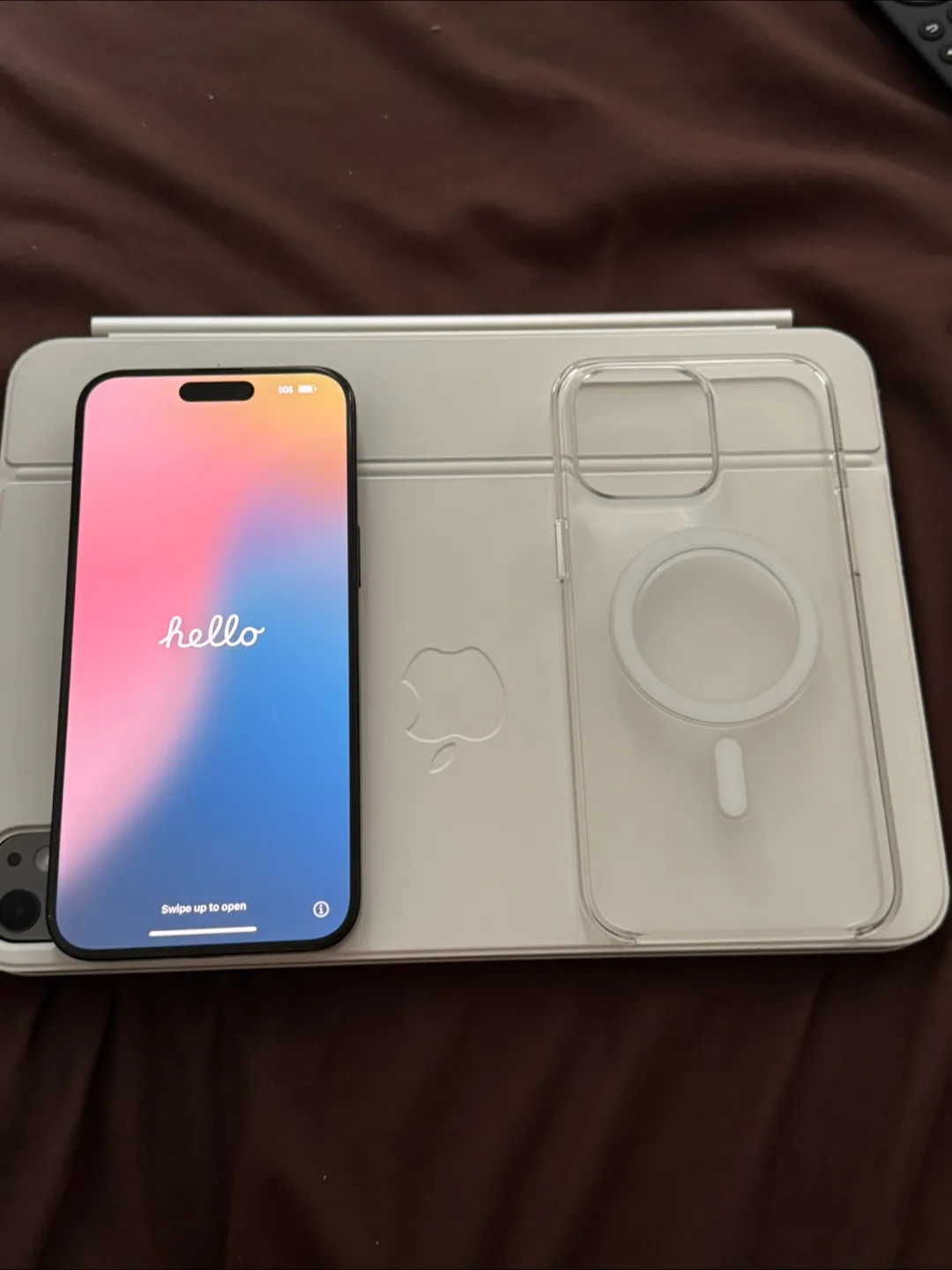 iPhone 15 Pro Max 256GB (unlocked) + Clear Apple MagSafe Case image indicator(4)