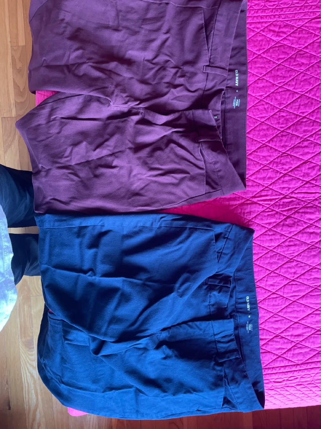 Old Navy Pixie Pants Size 12 - Burgundy & Navy image indicator(3)