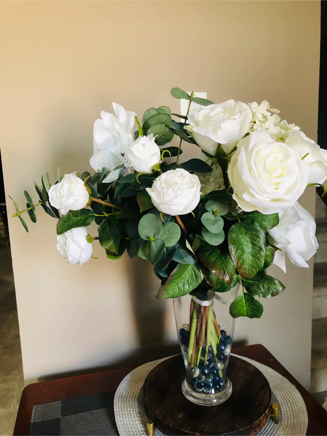 White Artificial Flower Arrangement thumbnail