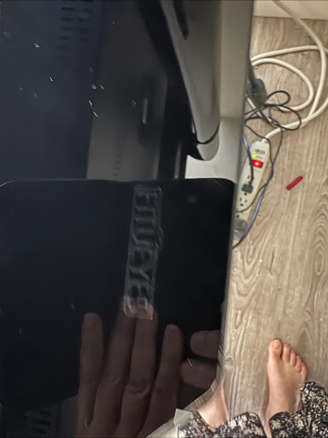 FITUEYES Universal Swivel TV Stand image indicator(4)