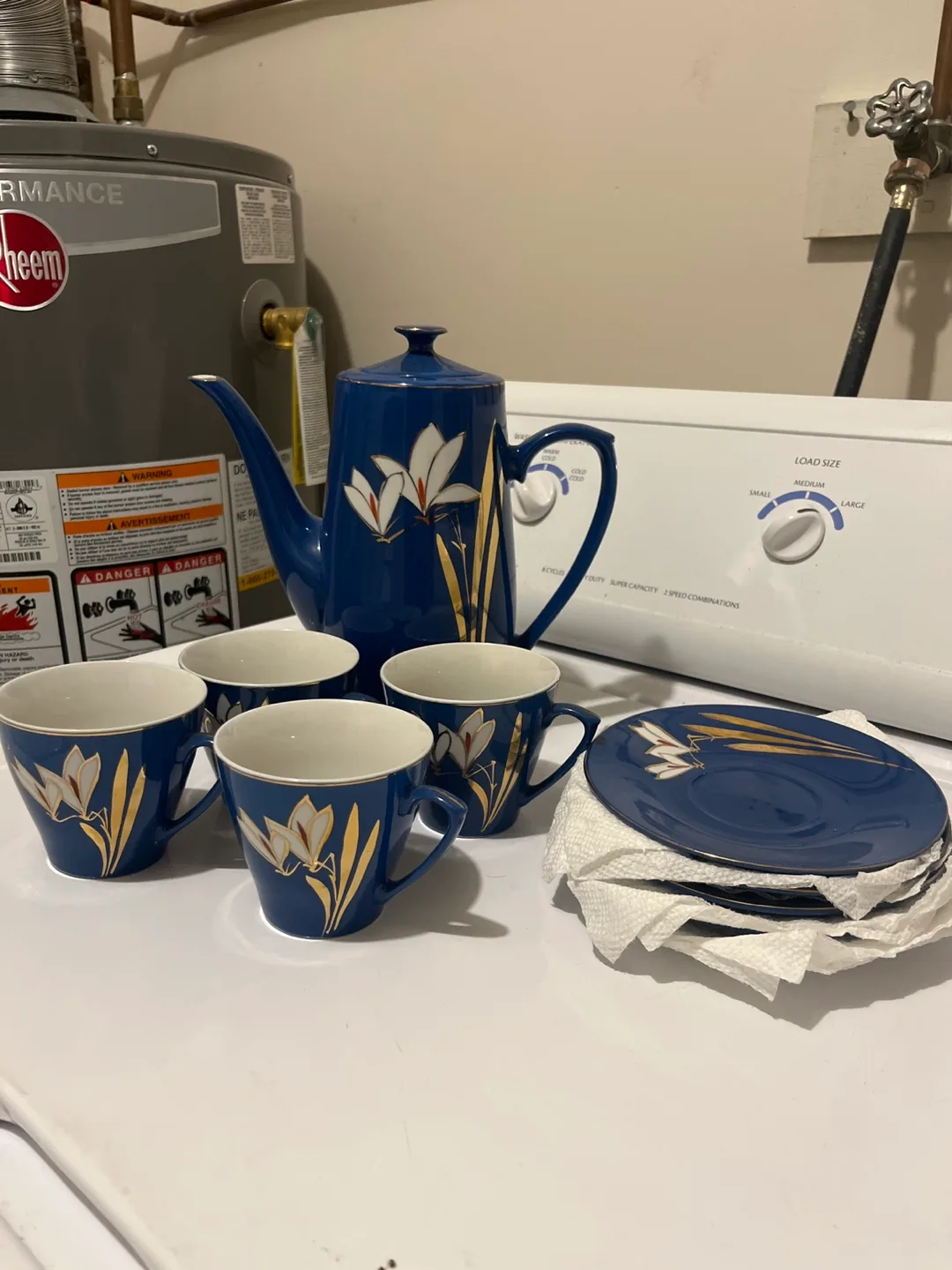 Blue Floral Tea Set - Teapot, Cups & Saucers 🇨🇦 thumbnail