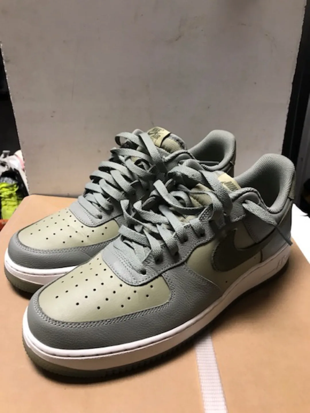 AIR FORCE 1 '07 LV8 - DARK STUCCO/MEDIUM OLIVE thumbnail