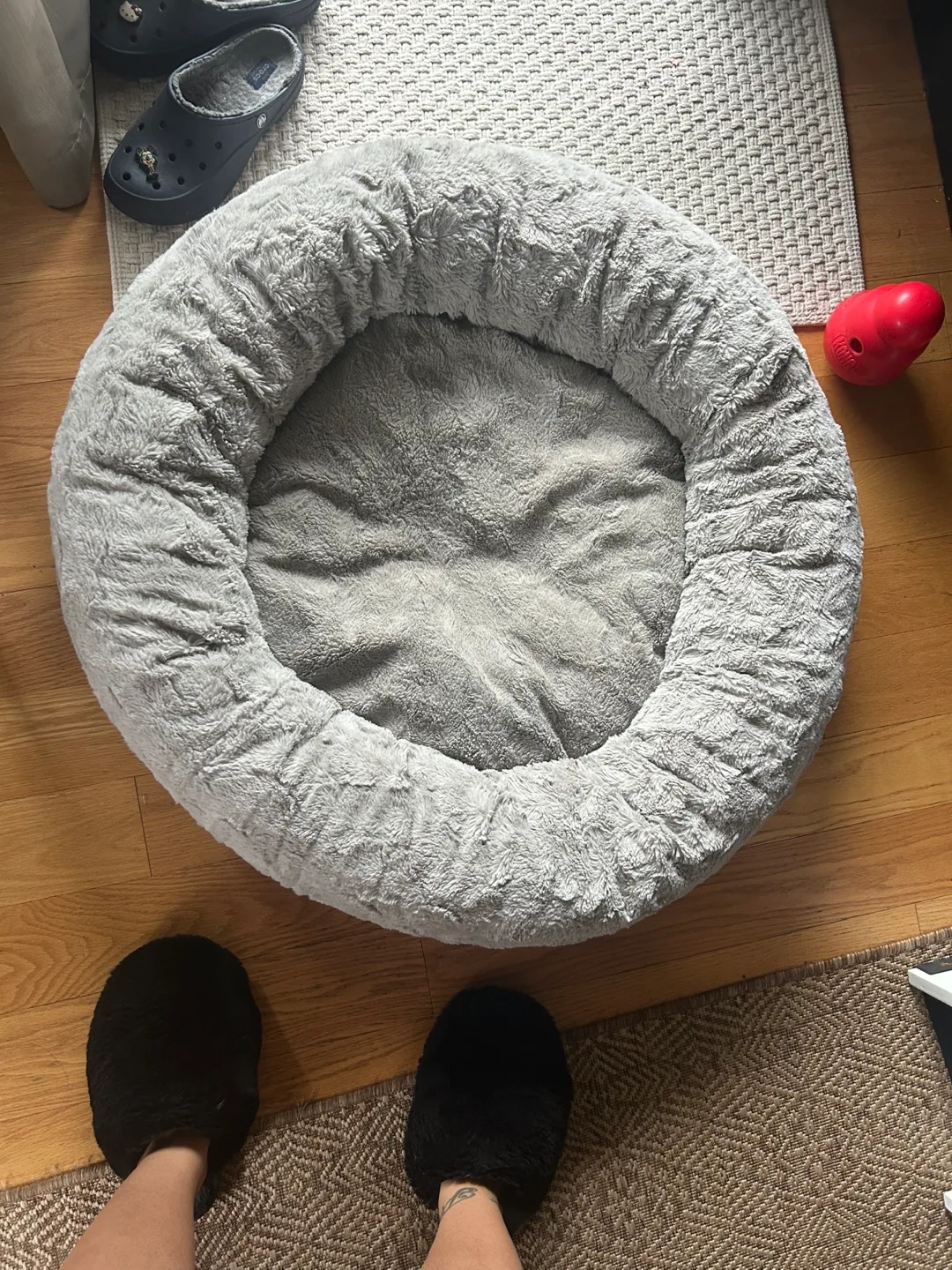 Gray Plush Round Pet Bed thumbnail