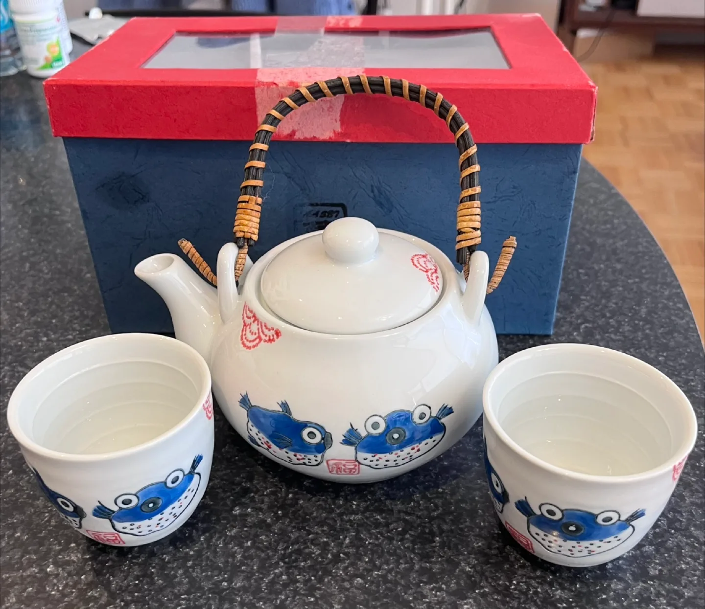 Tea Set with Teapot and Cups thumbnail