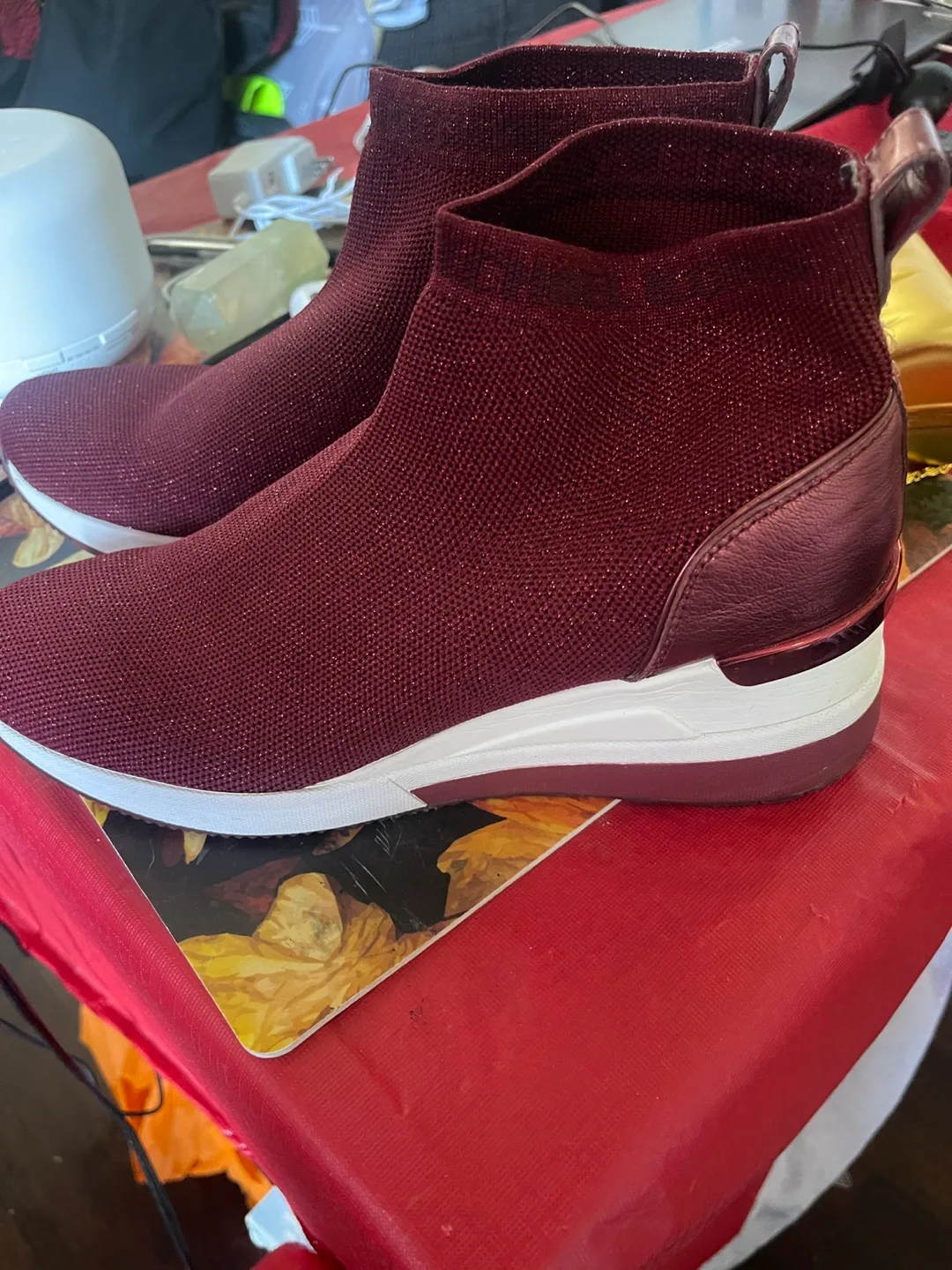 MK woman’s boots size 9 image indicator(2)