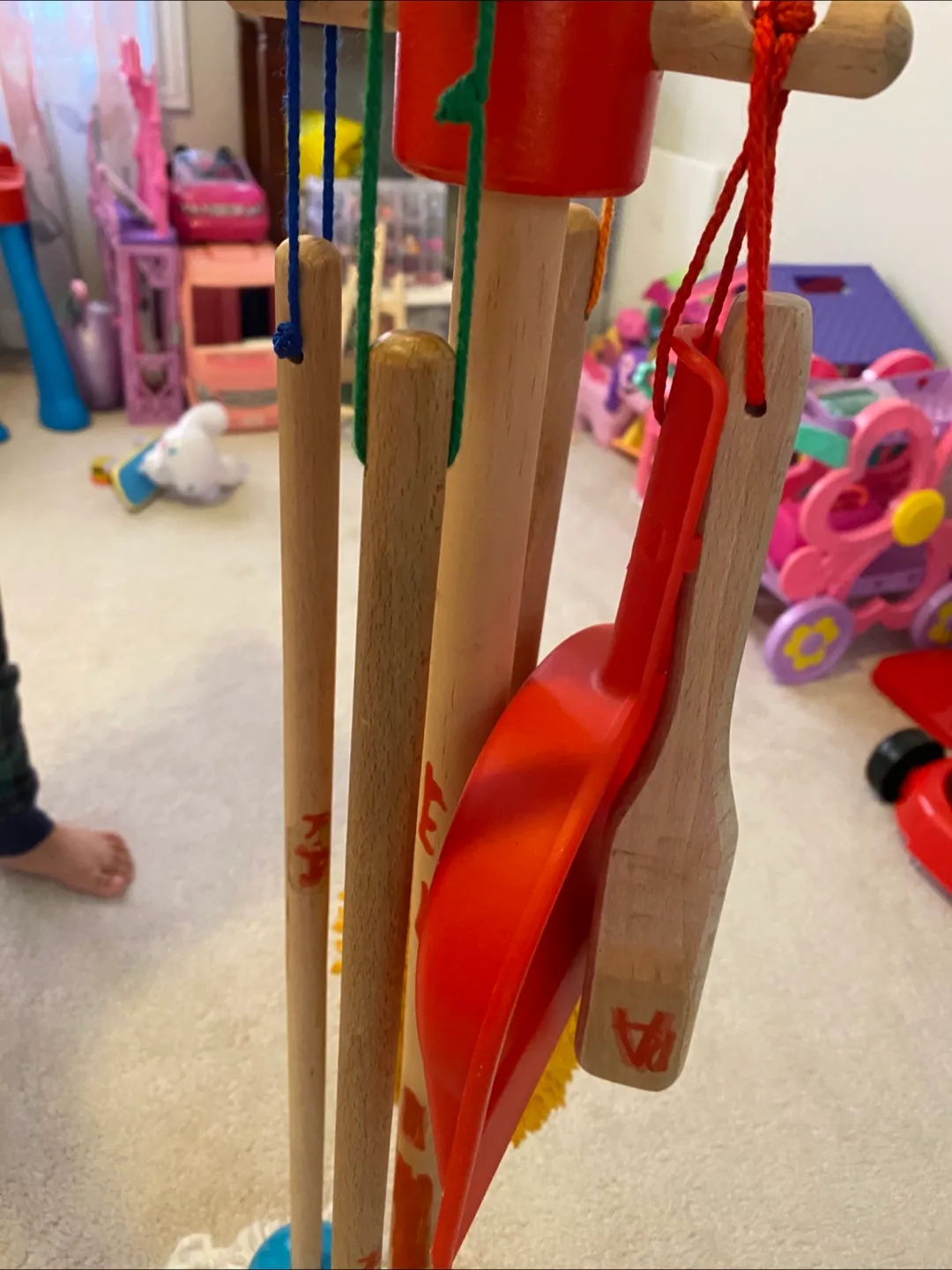 Melissa & Doug Pretend Play Cleaning Set image indicator(5)