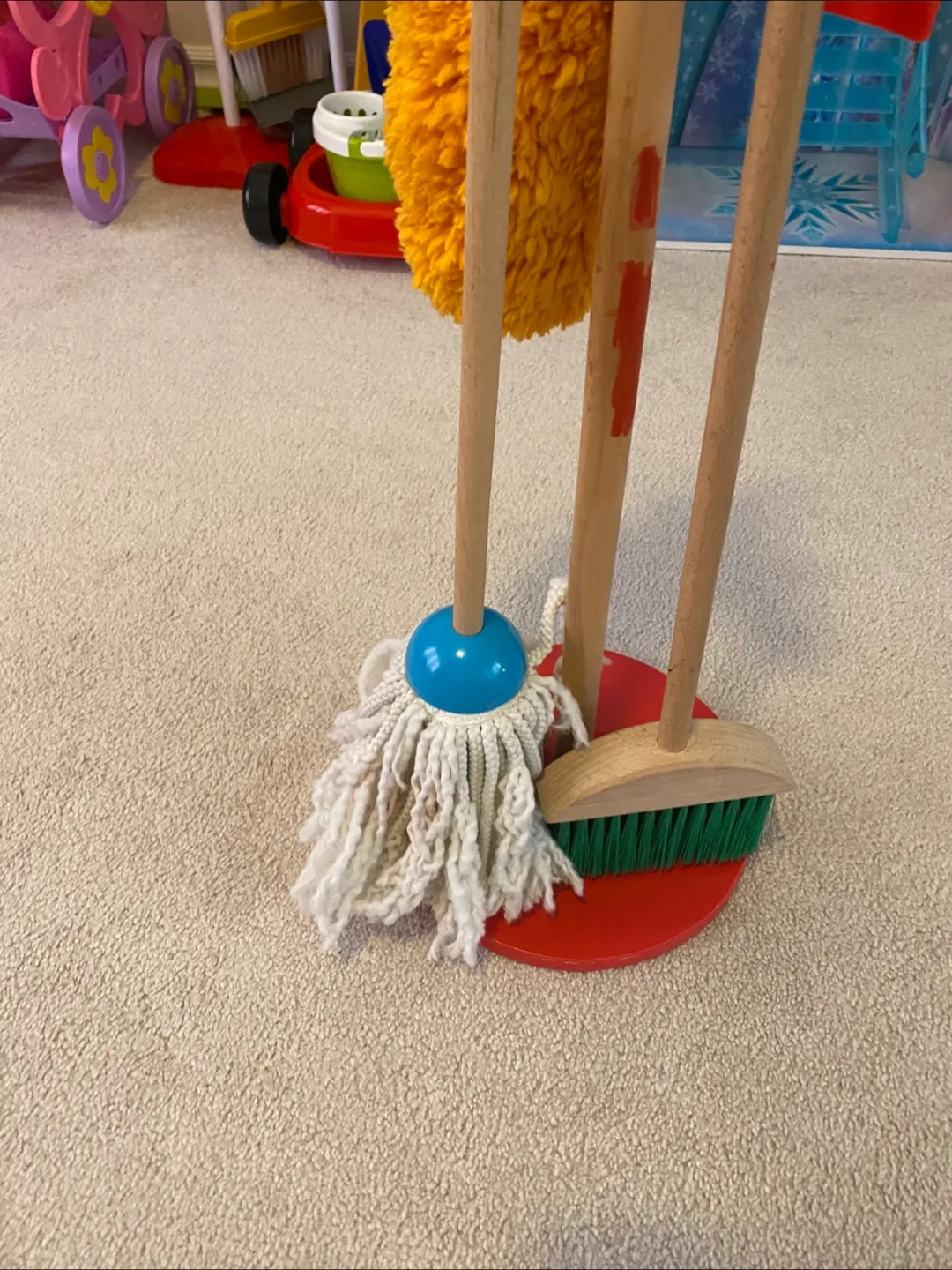 Melissa & Doug Pretend Play Cleaning Set image indicator(3)
