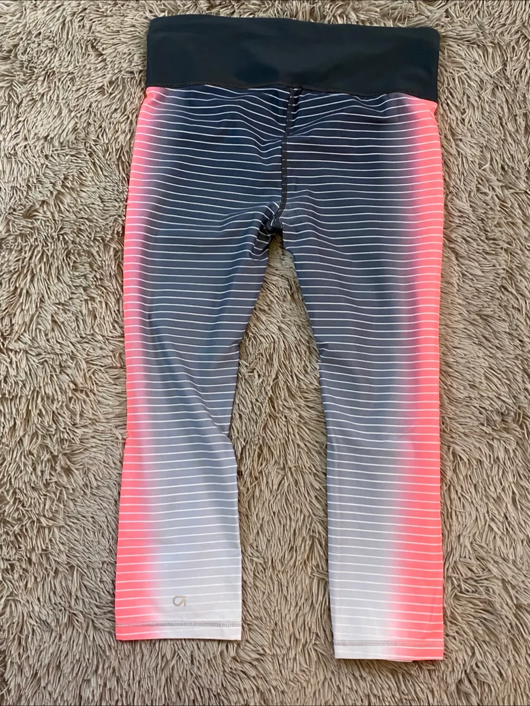 GapFit Gradient Striped Leggings image indicator(4)