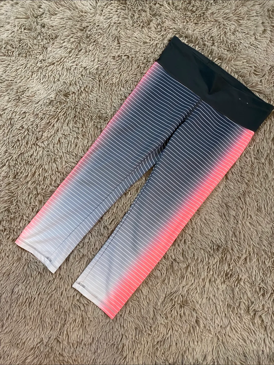 GapFit Gradient Striped Leggings thumbnail