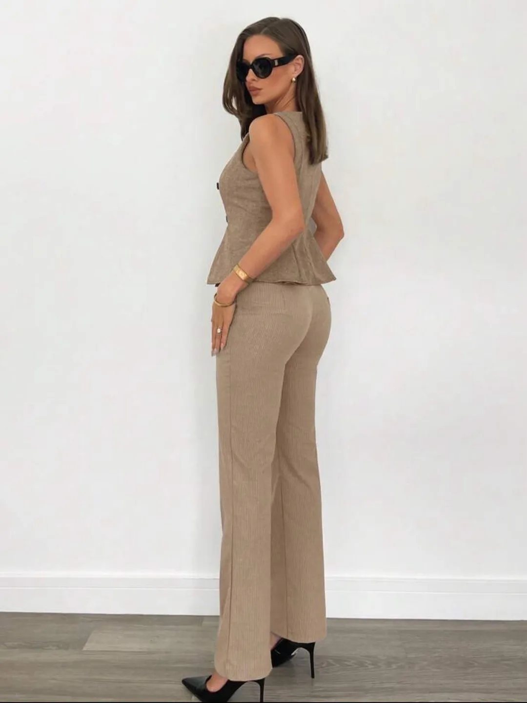 Chic Double-Breasted Peplum Sleeveless Top – Elegant Office Look image indicator(3)