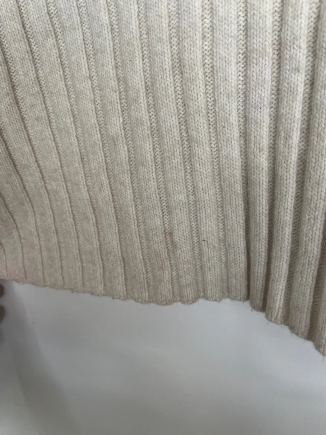 H&M Cropped Knit Sweater - Size M image indicator(2)