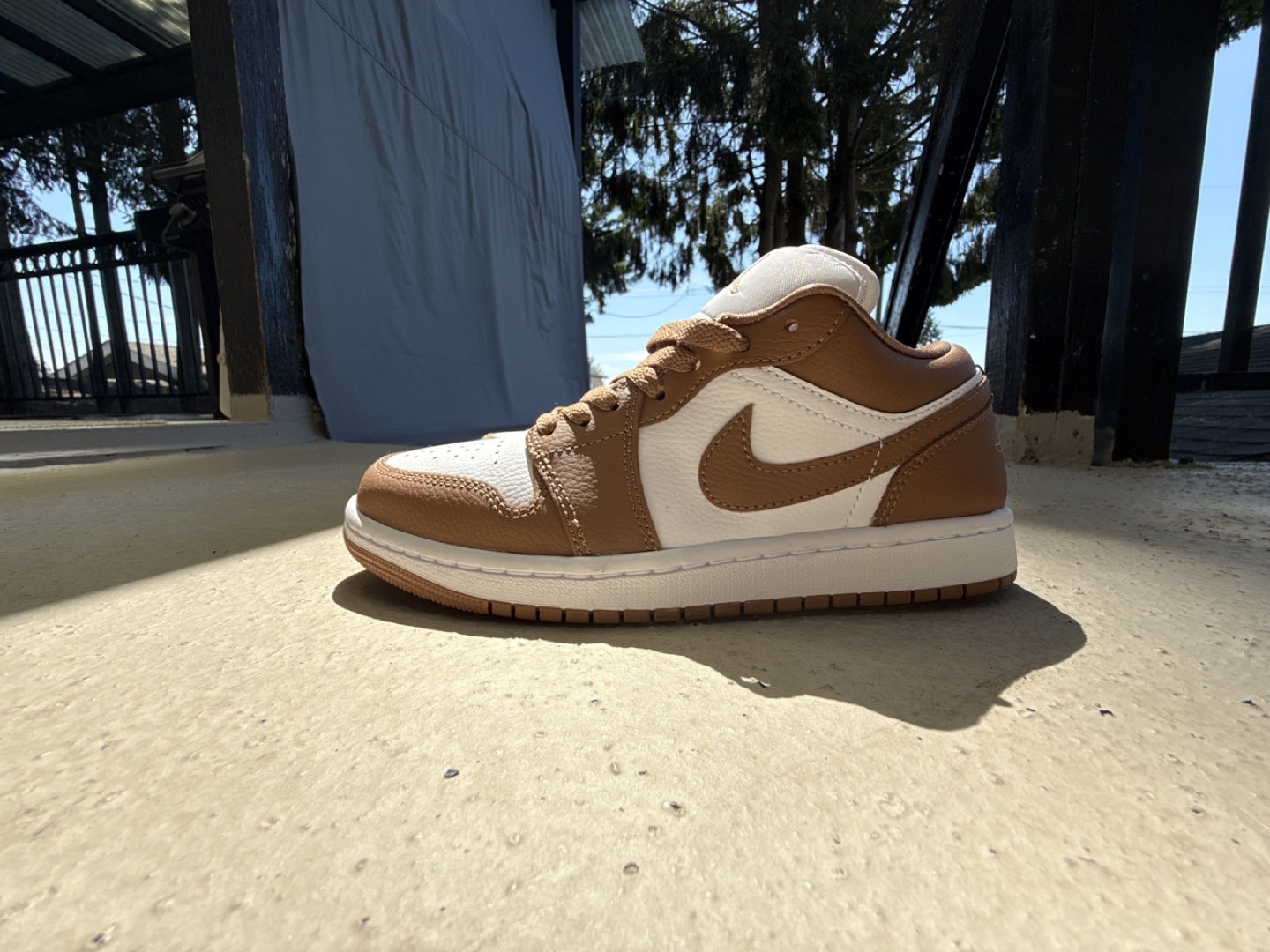 Air Jordan 1 Low SE Brown/White