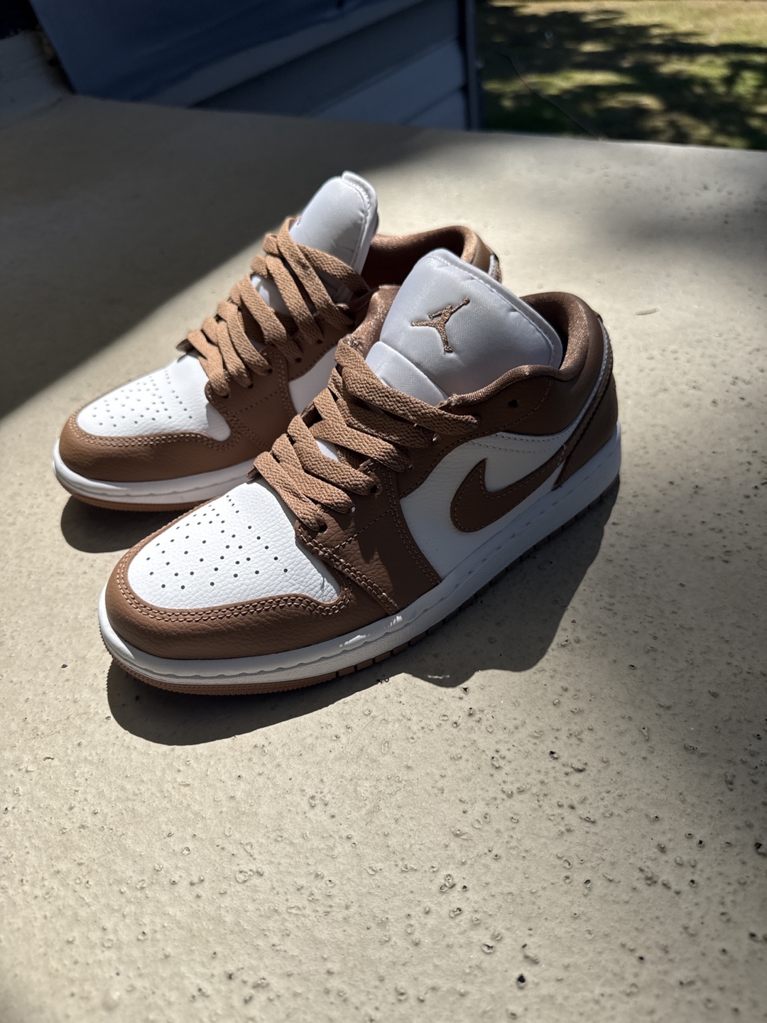 Air Jordan 1 Low SE Brown/White - photo 2