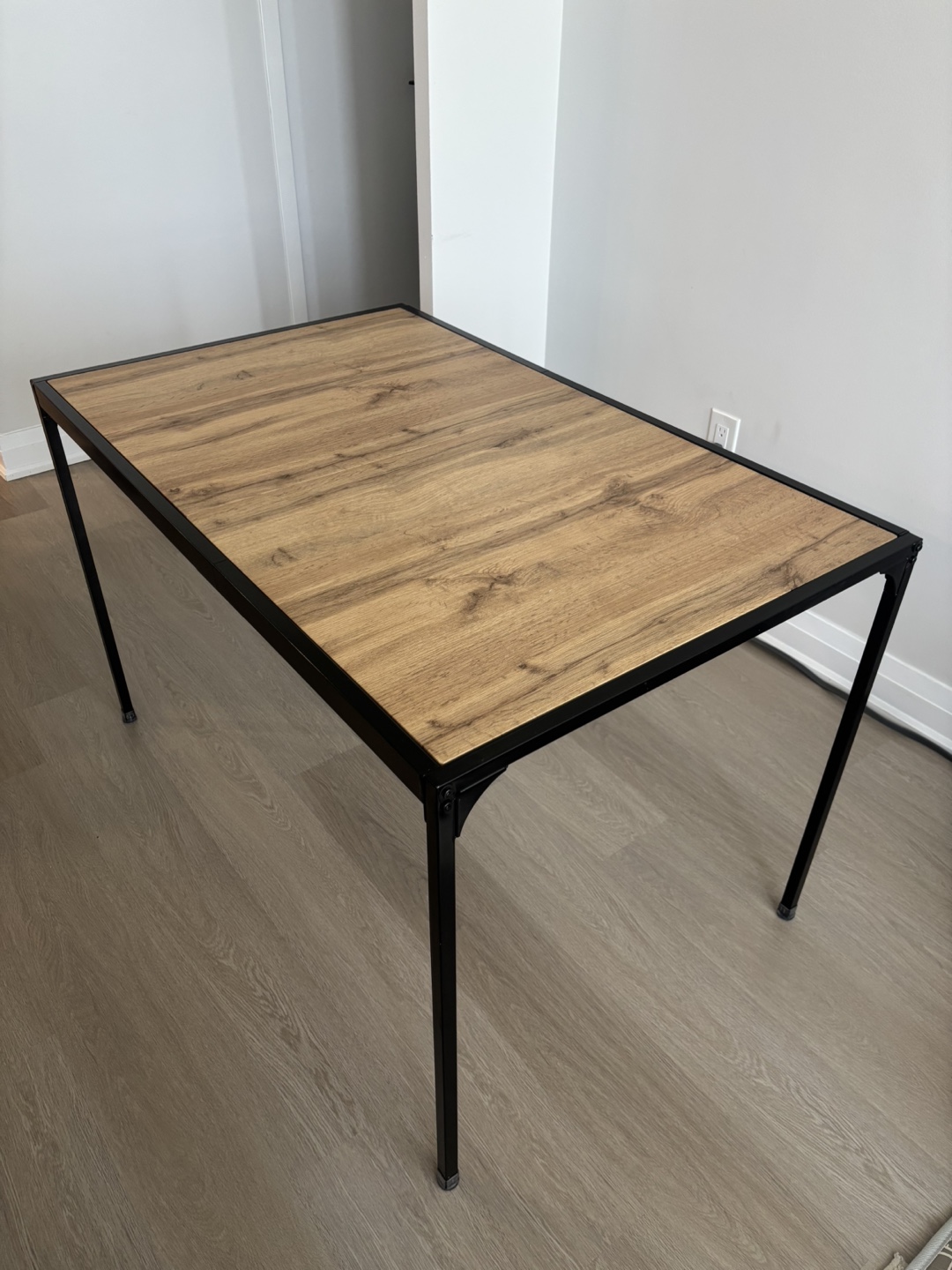 OAK RECTANGLE DINING TABLE W/ METAL FRAME