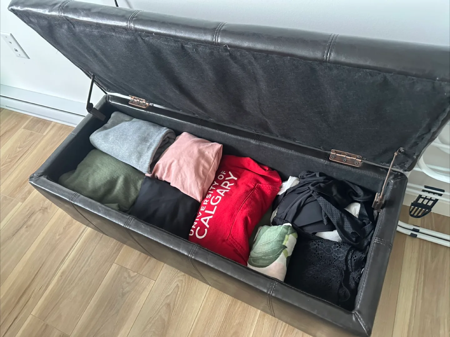 Leather Storage Bench image indicator(3)