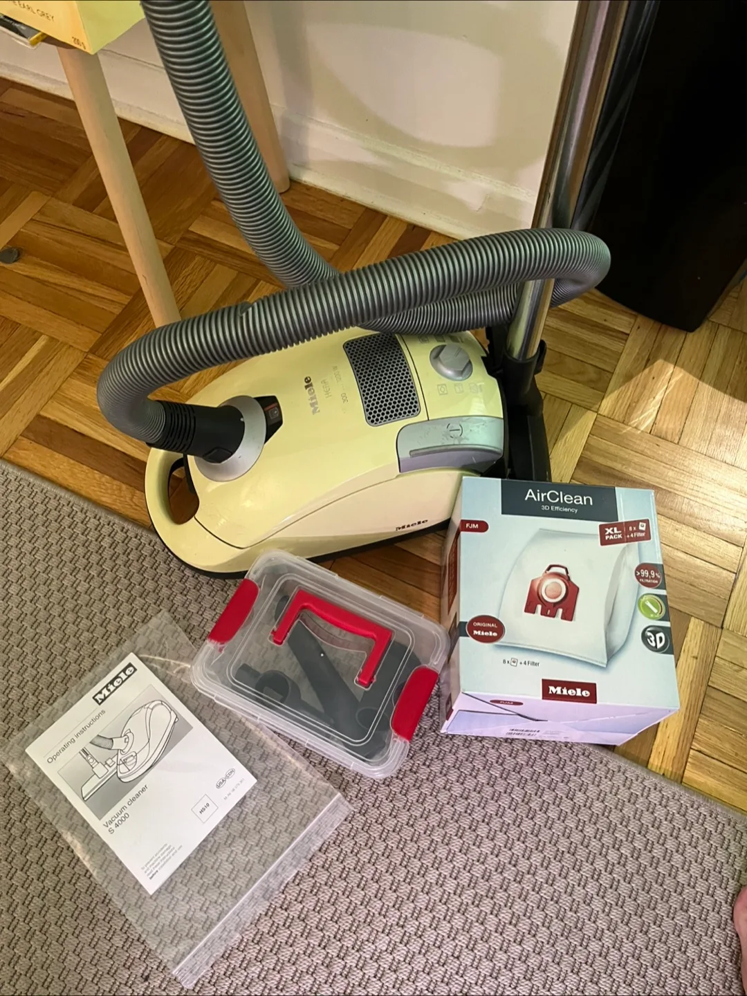 Miele S 4 Vacuum Cleaner thumbnail