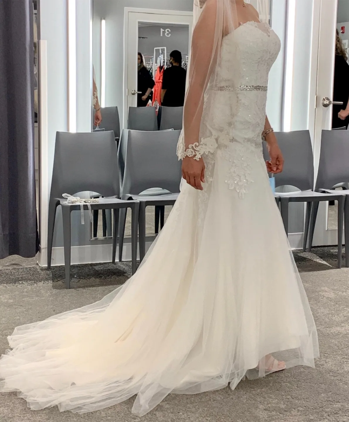 Wedding Dress - Lace Detail Size 12 image indicator(2)