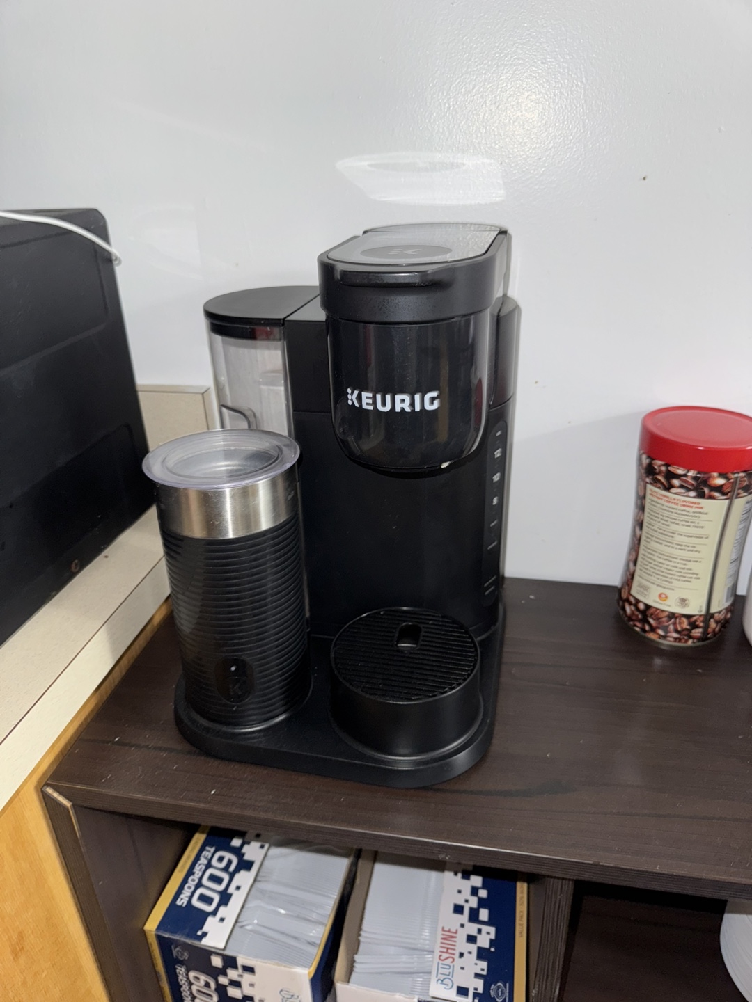 Keurig Coffee Maker with Milk Frother - photo 2