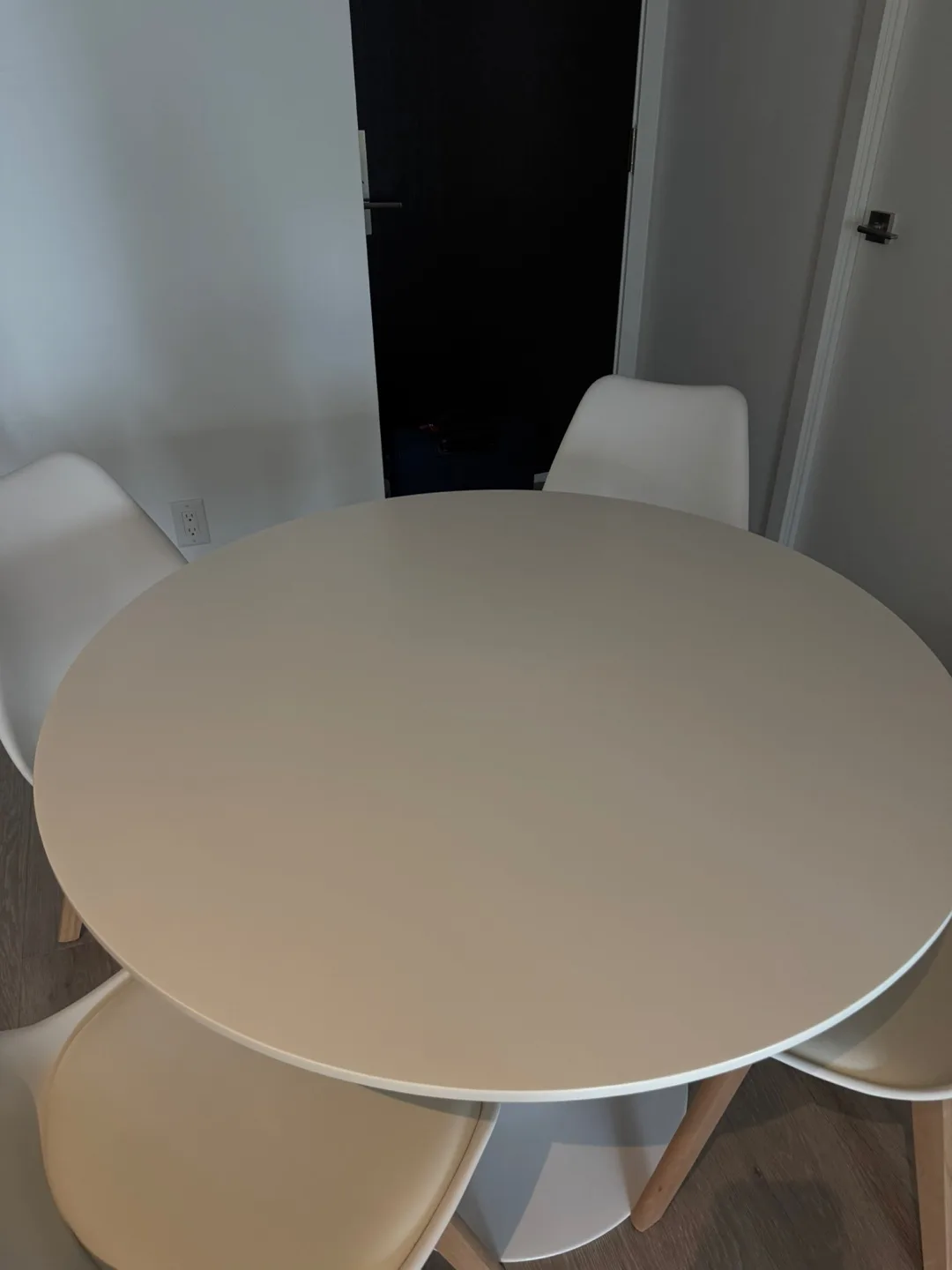Round Dining Table thumbnail