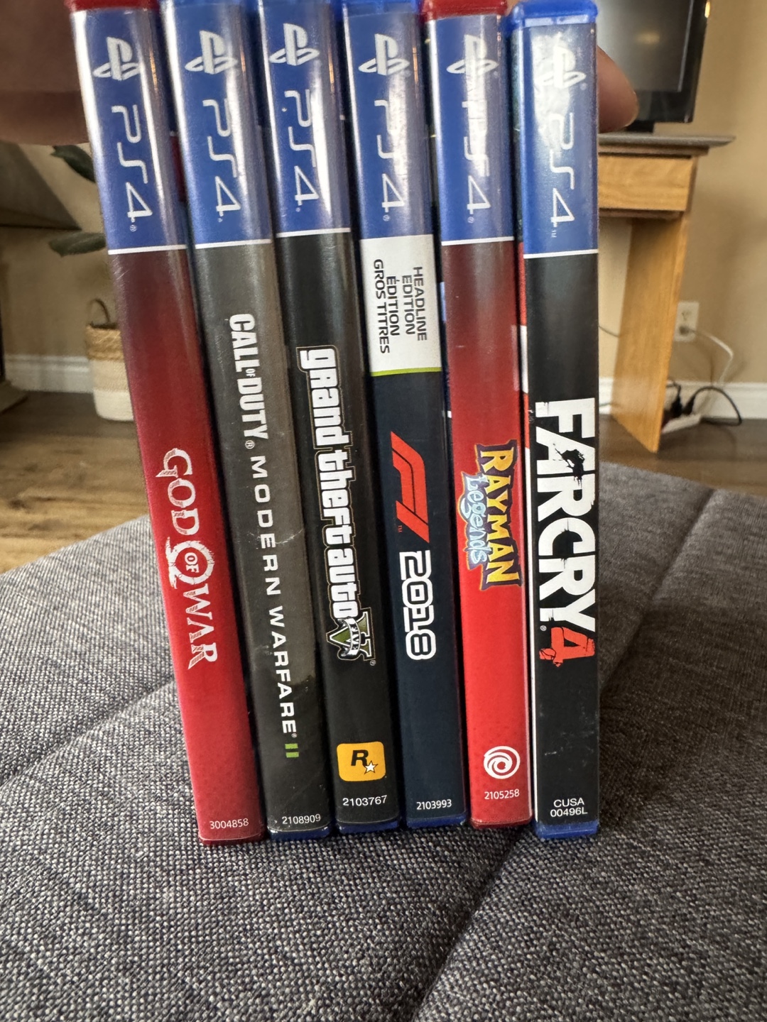 PlayStation 4 (PS4) 1TB Console Bundle – Great Condition - photo 2