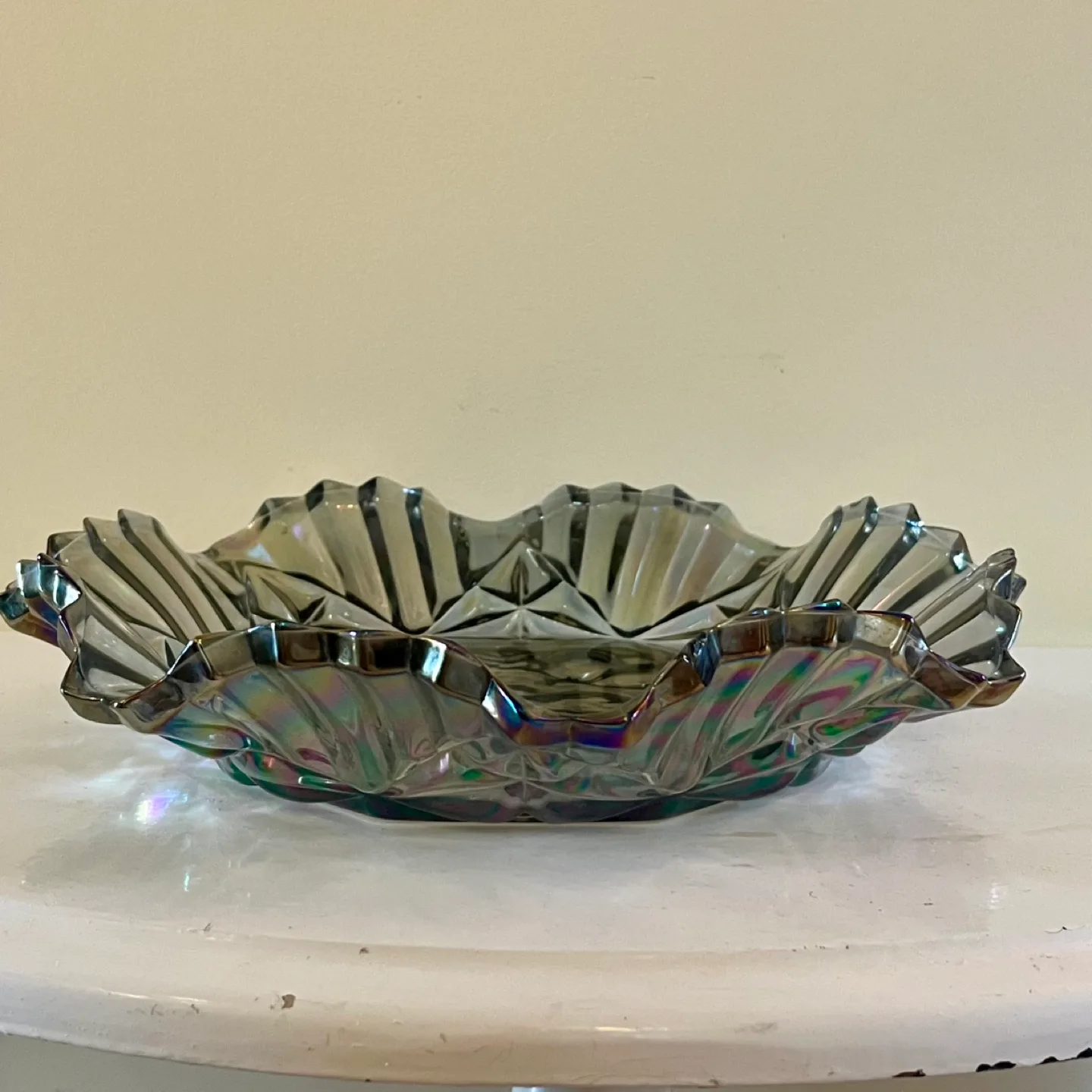 FEDERAL GLASS Pioneer Smoke Carnival Crimped Bowl image indicator(3)