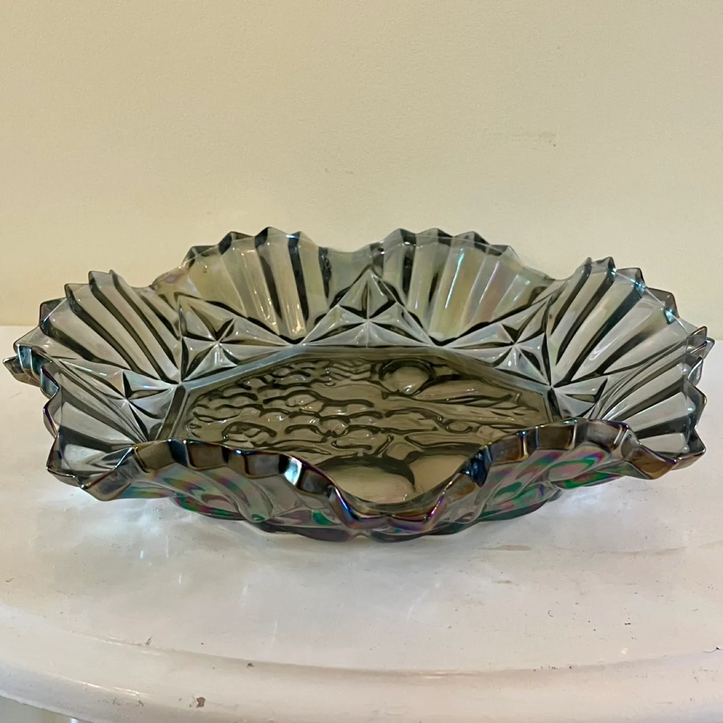 FEDERAL GLASS Pioneer Smoke Carnival Crimped Bowl image indicator(5)