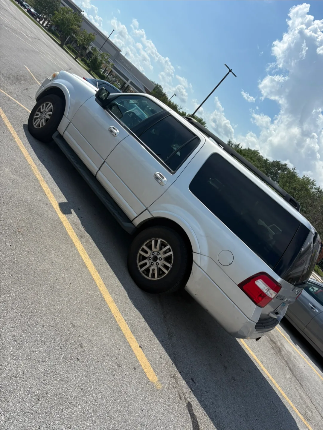 200 Ford Expedition XLT thumbnail