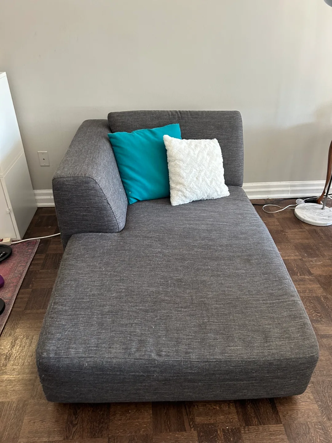 Grey Chaise Lounge thumbnail