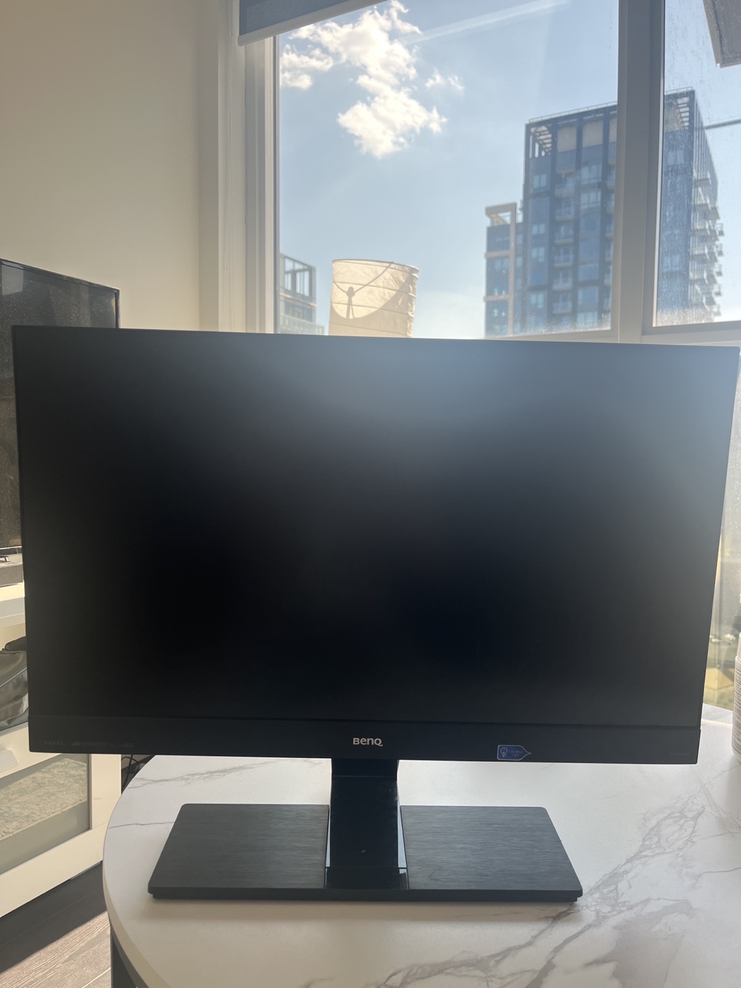 BenQ Monitor 24” EW2440 with HDMI cable