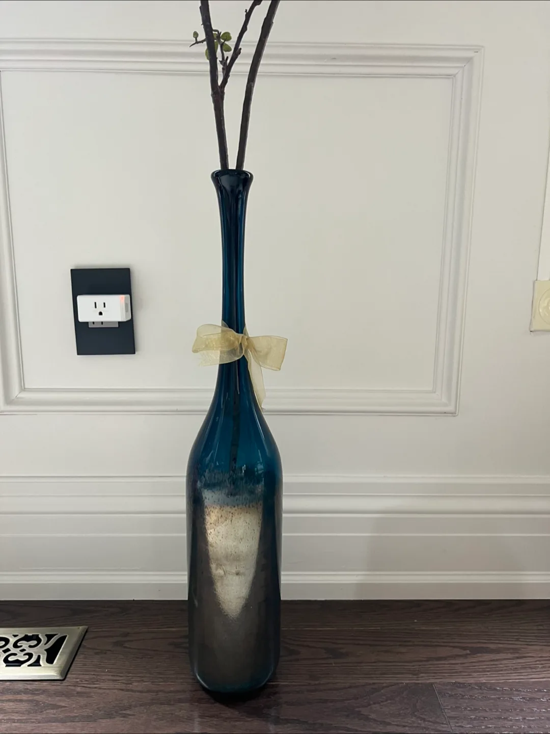 Floral Arrangement in Vase image indicator(4)