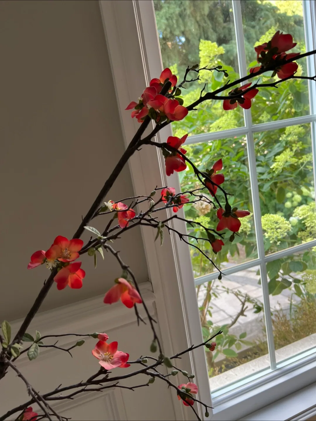 Floral Arrangement in Vase image indicator(2)