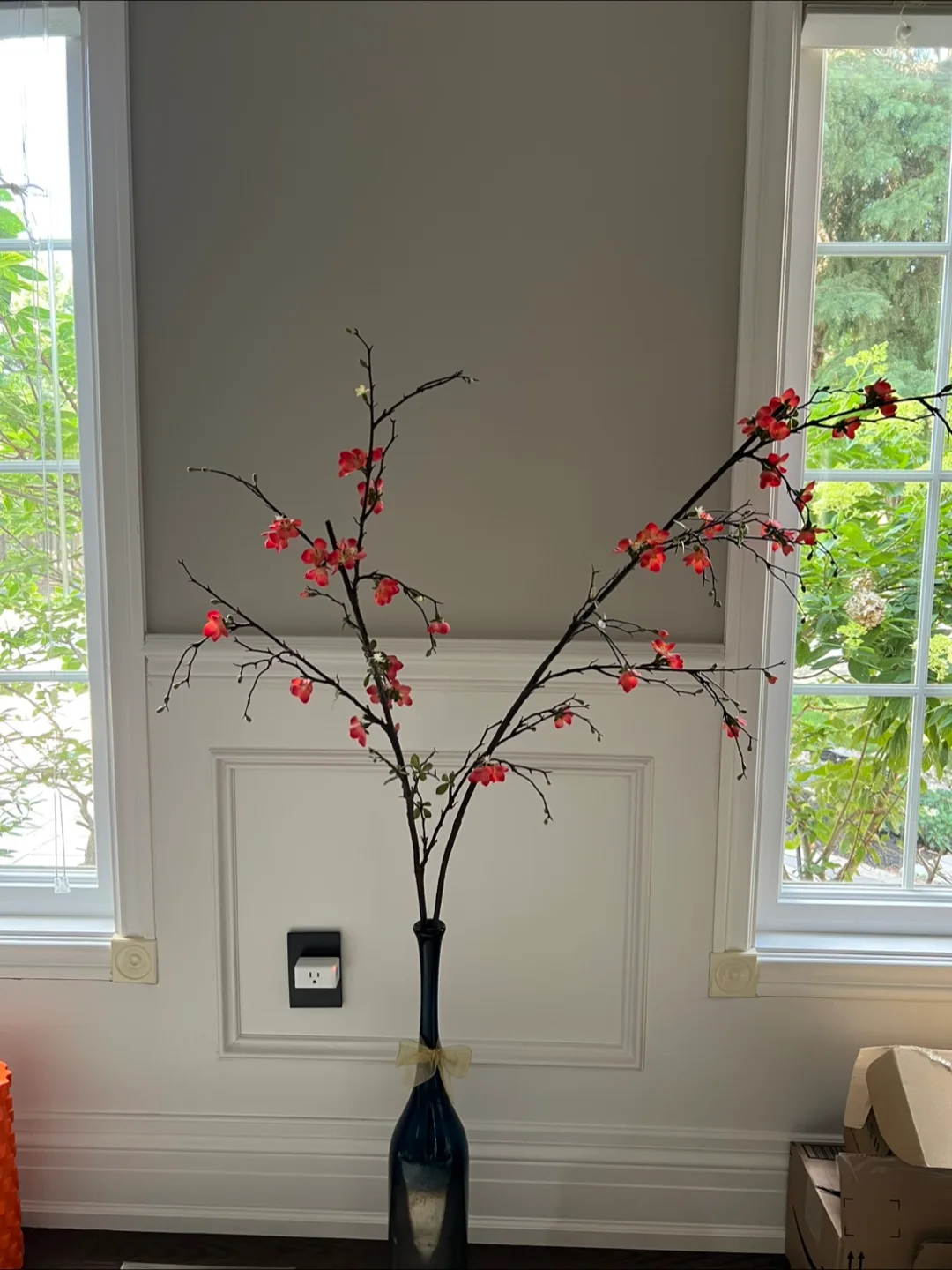 Floral Arrangement in Vase image indicator(3)