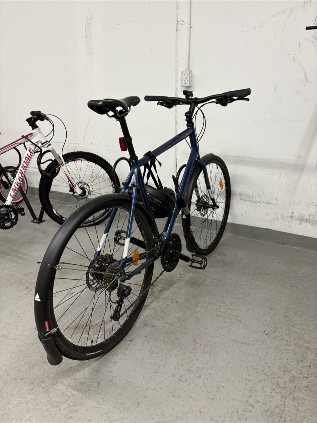 Hybrid / Commute Bicycle - MEC Midtown Bike