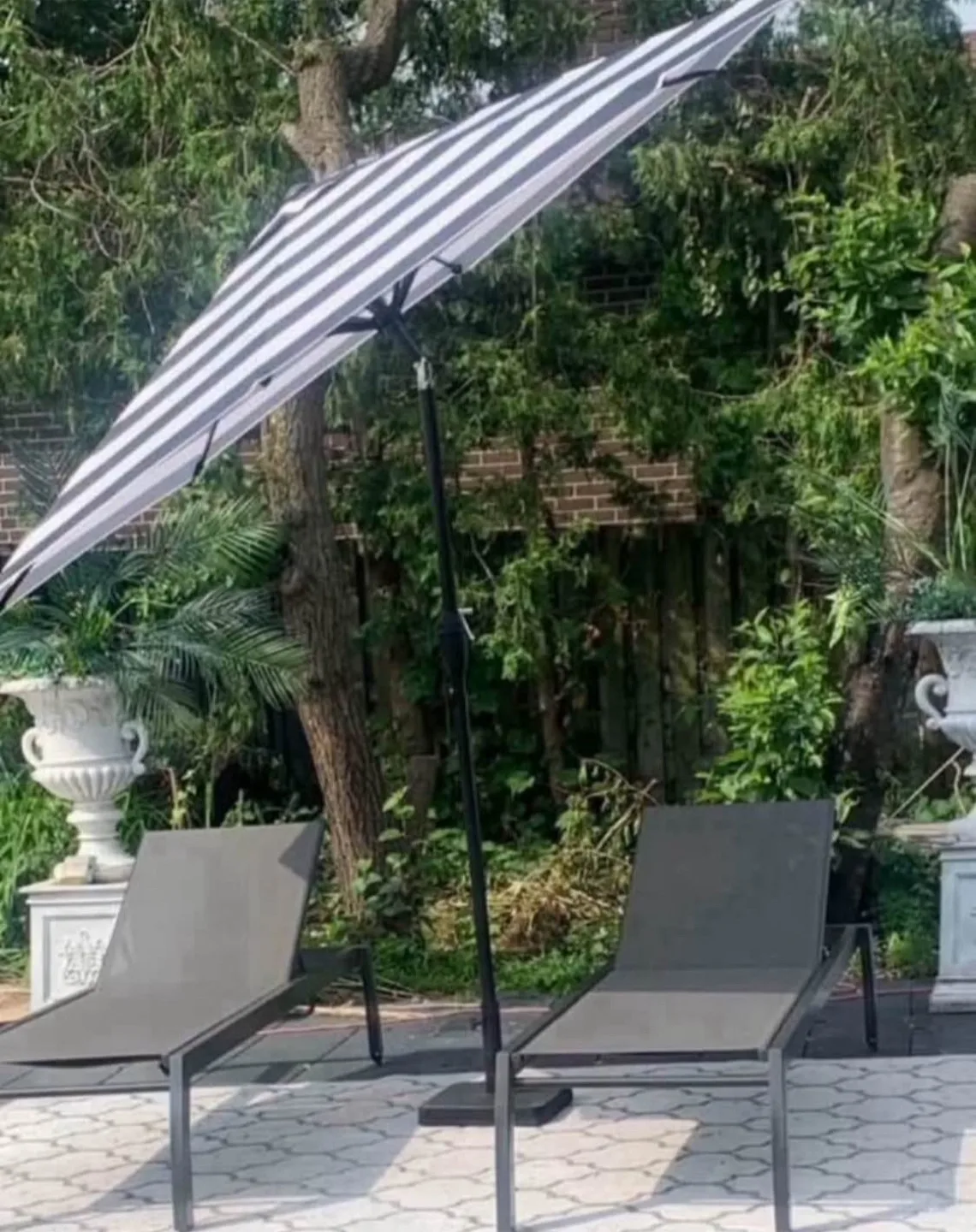 Patio Umbrella  9 feet - Black & White Stripe image indicator(3)