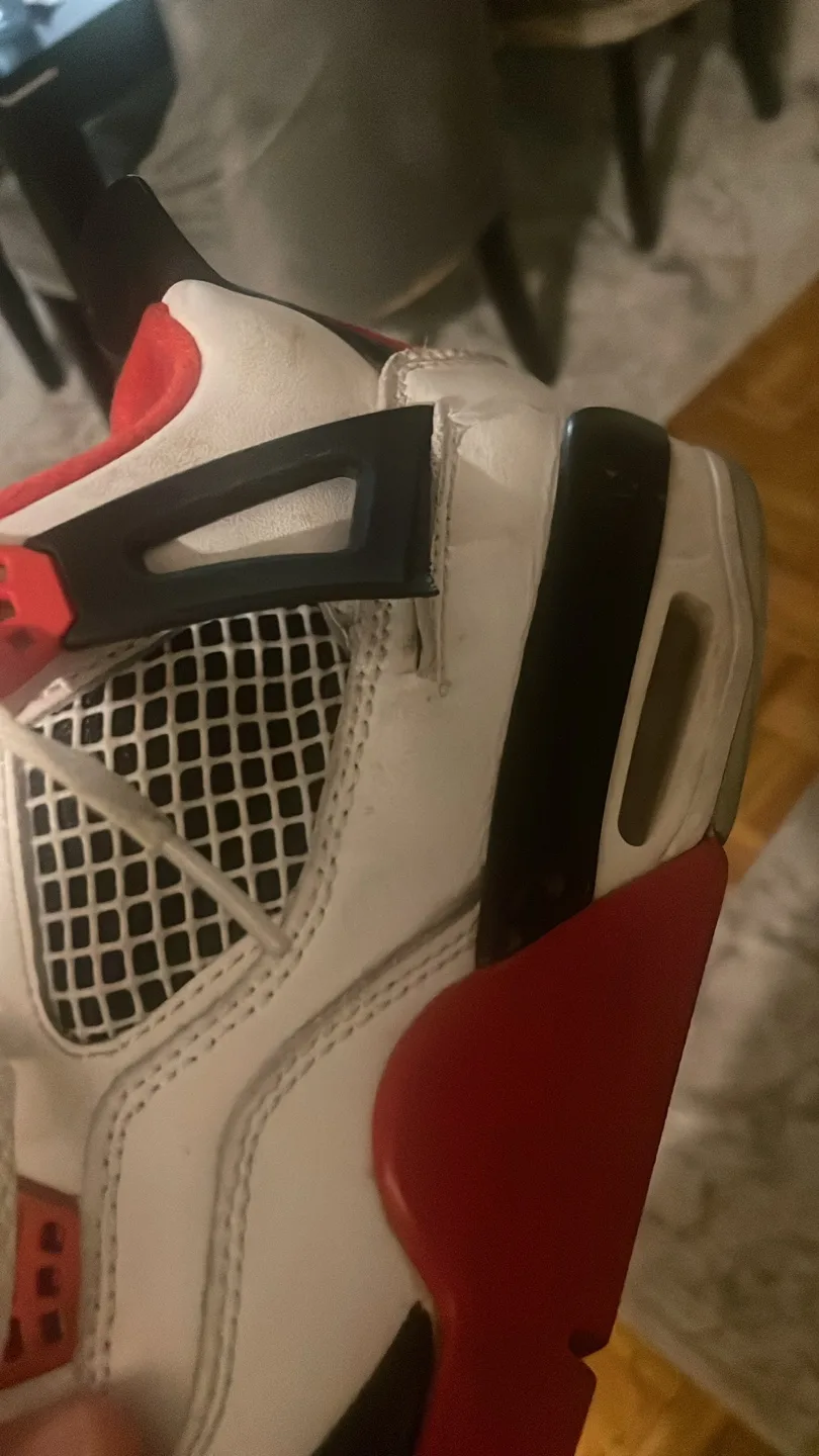 Nike Air Jordan 4 Retro Fire Red image indicator(2)