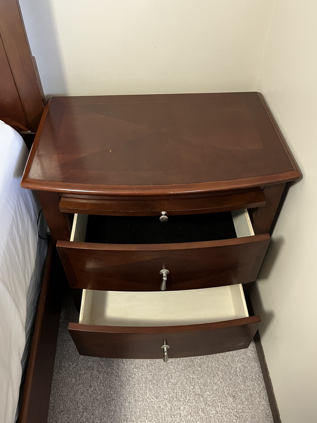Cherry Wood Queen Size Bed Frame & Nightstand - photo 4