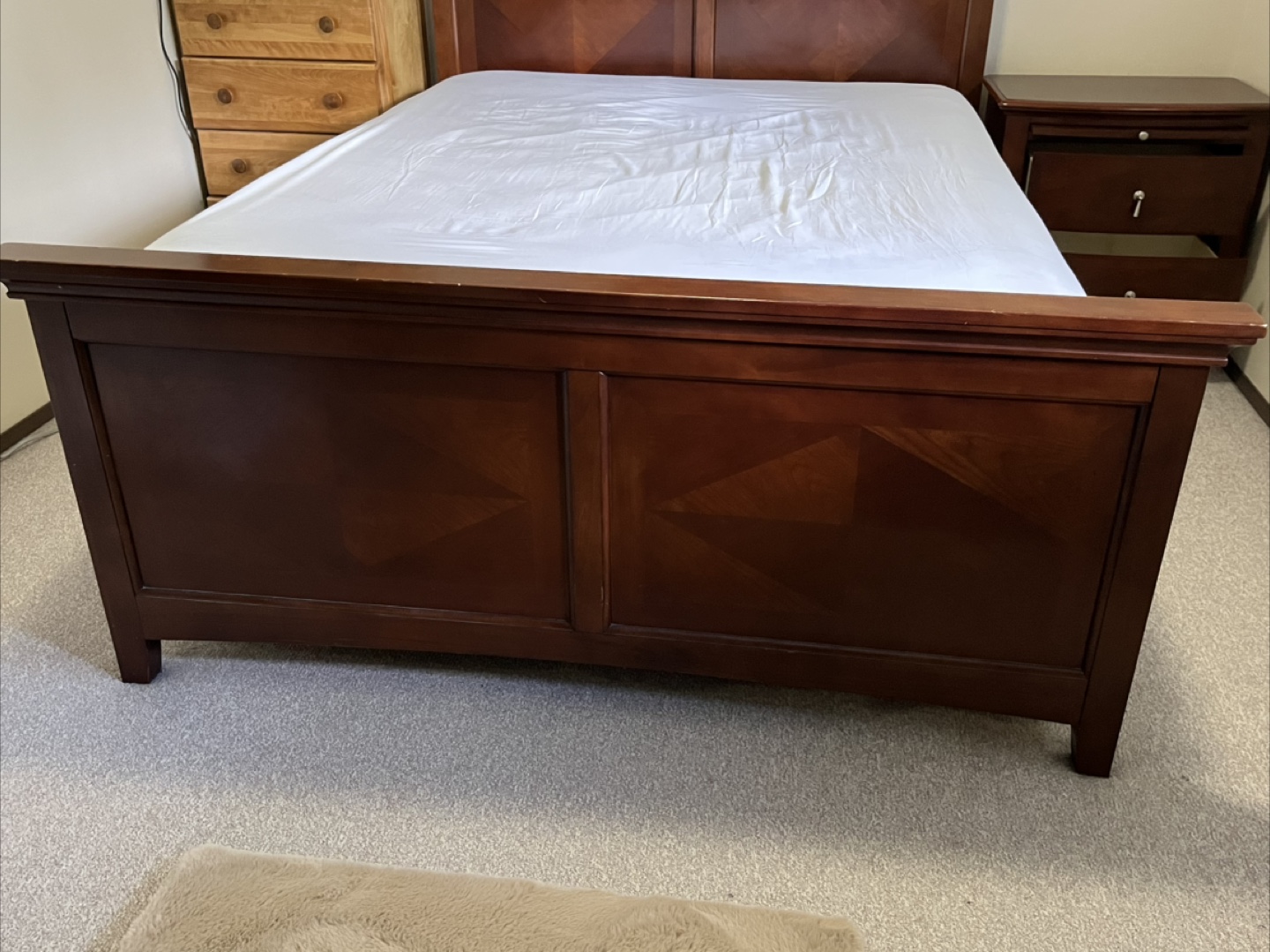 Cherry Wood Queen Size Bed Frame & Nightstand - photo 3
