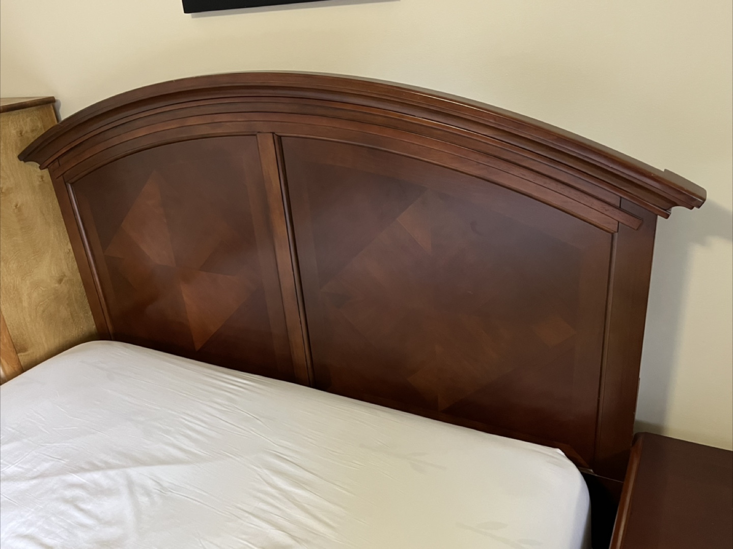 Cherry Wood Queen Size Bed Frame & Nightstand - photo 2