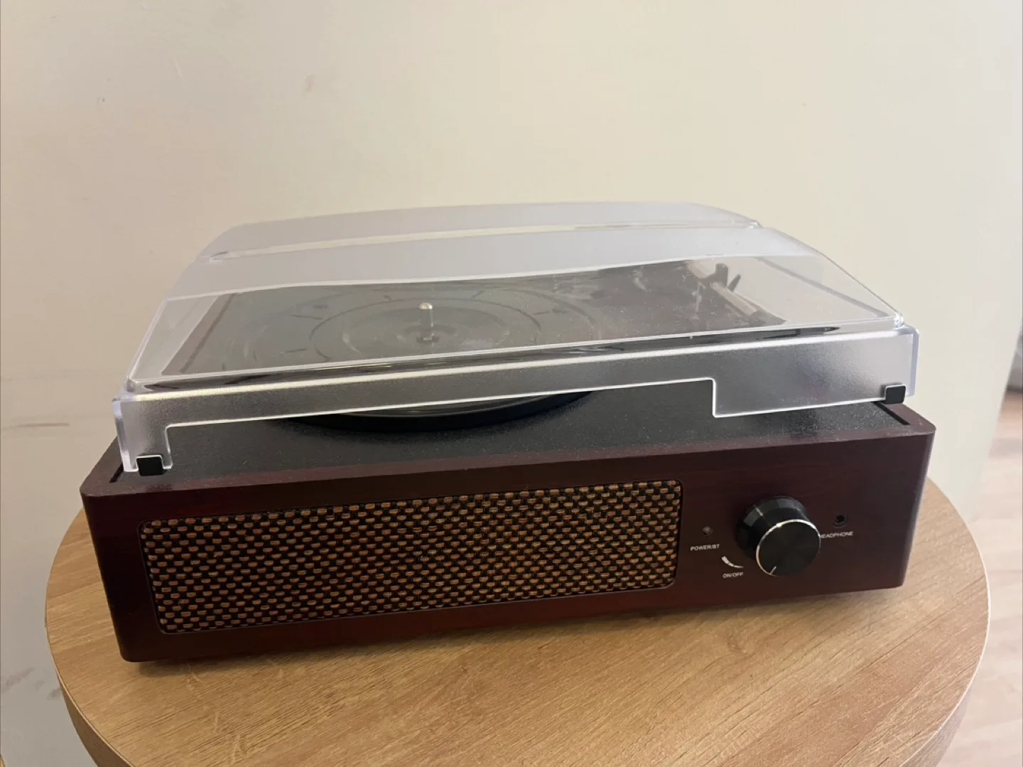 Vintage 3-Speed Bluetooth Turntable thumbnail