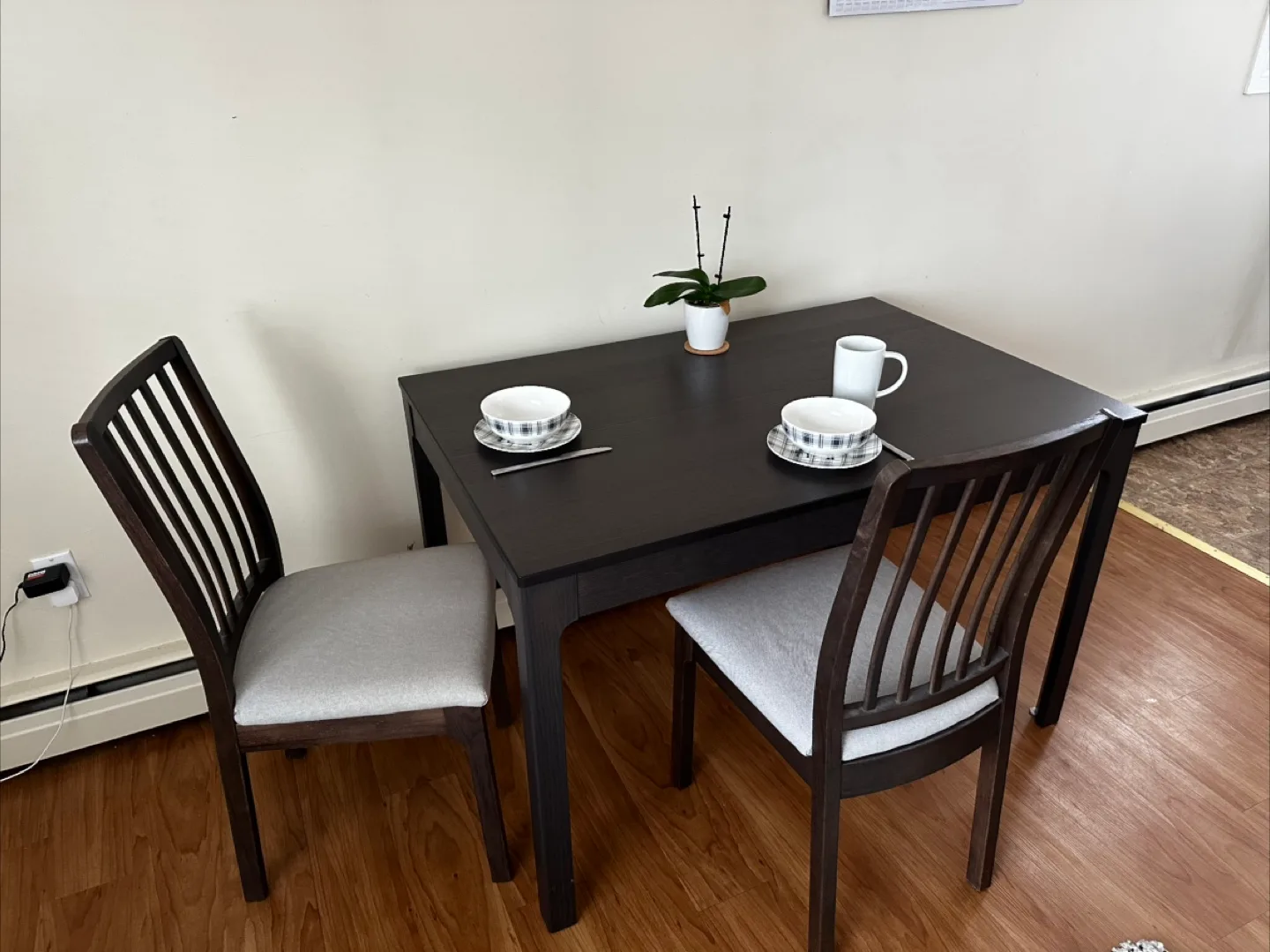 IKEA EKEDALEN Extendable Dining Table with 2 Chairs thumbnail